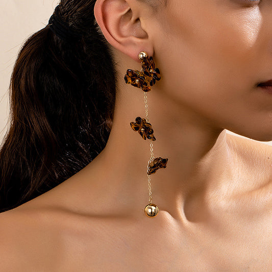 Charming Floral Drop Earrings: Elegant & Playful!
