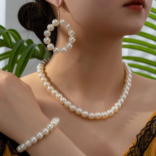 Classic Pearl Jewelry Set: Timeless Elegance!