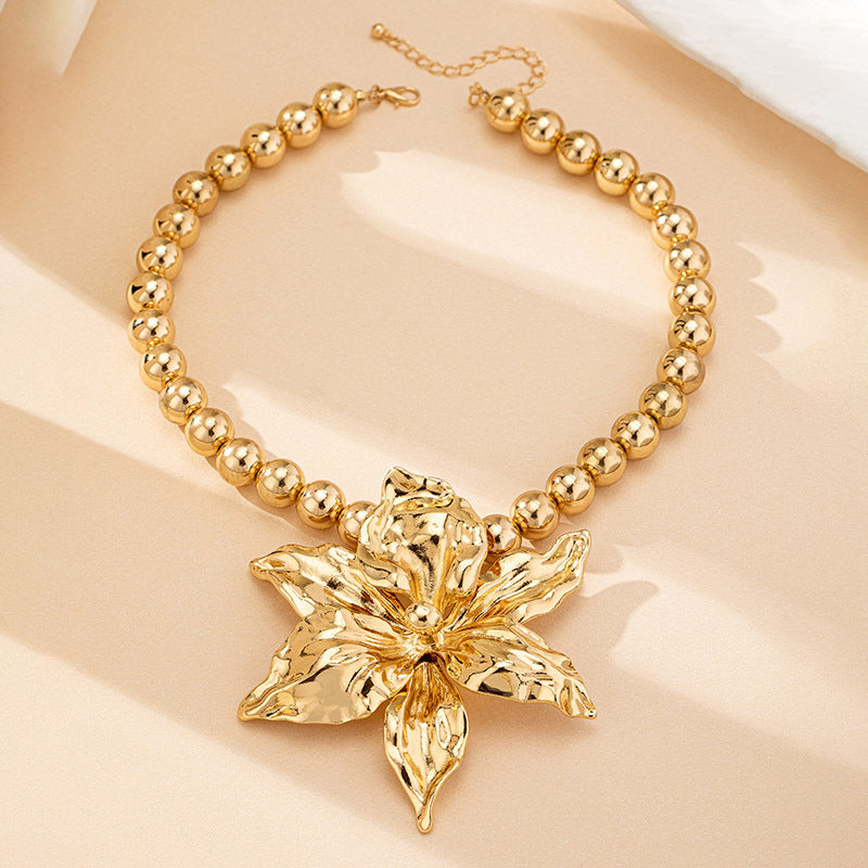 Bold Floral Statement Necklace: Golden Glamour!